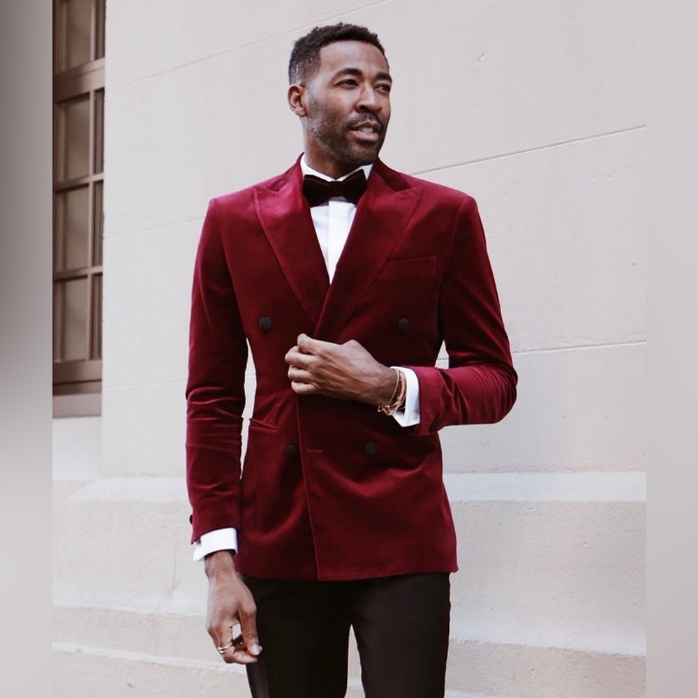 NWT Banana Republic maroon tailored fit double-breasted velvet blazer size 40R.